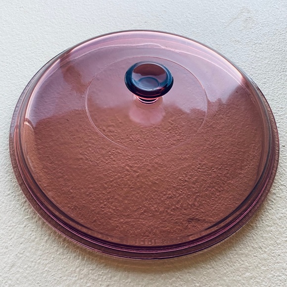 SOLD! VTG? Pyrex cranberry 2L casserole dish - Picture 10 of 12